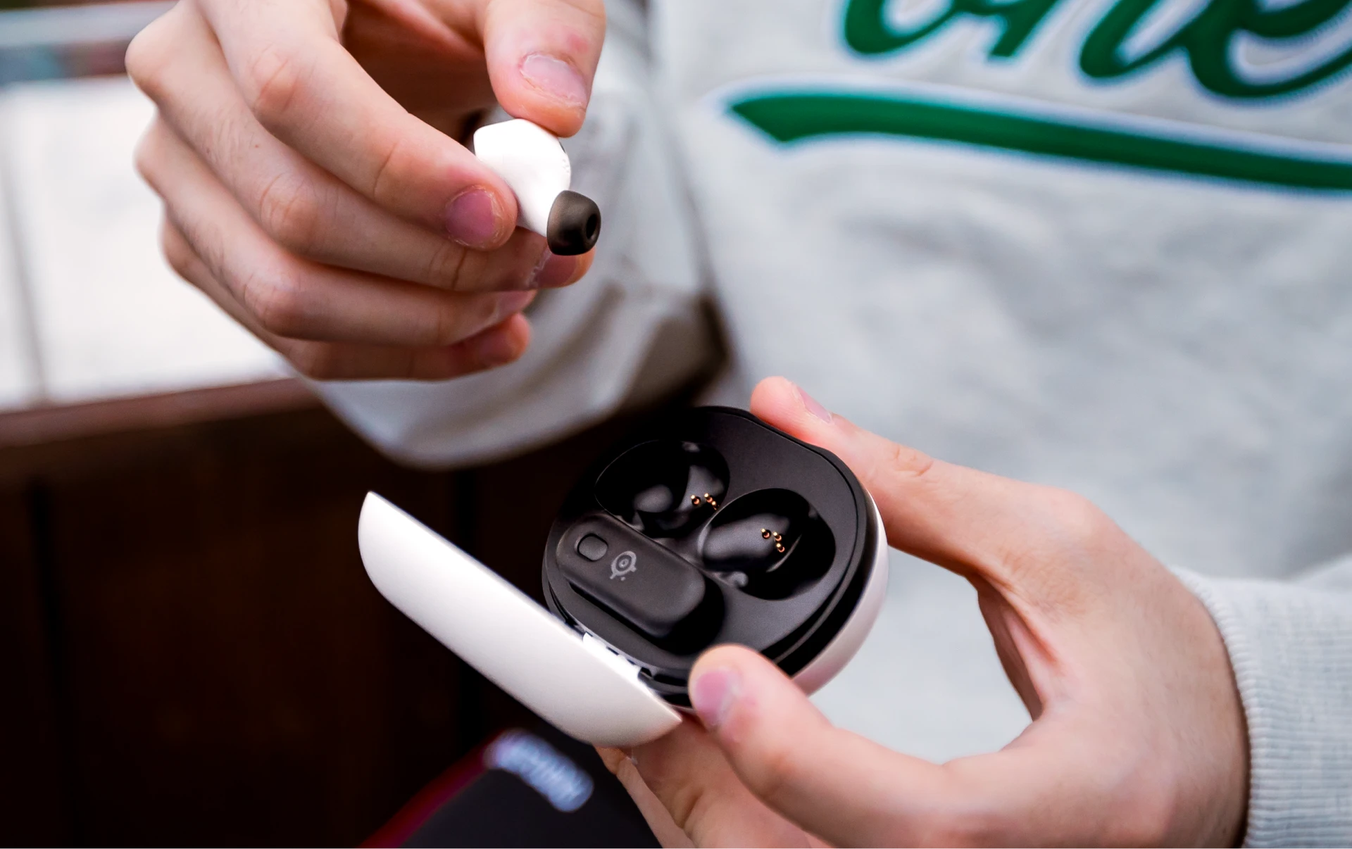 SteelSeries Arctis GameBuds 真無線遊戲耳機