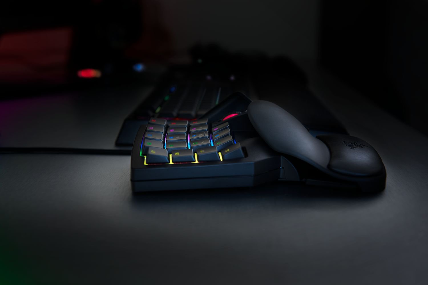 RAZER Tartarus V2 機械式薄膜數字鍵盤