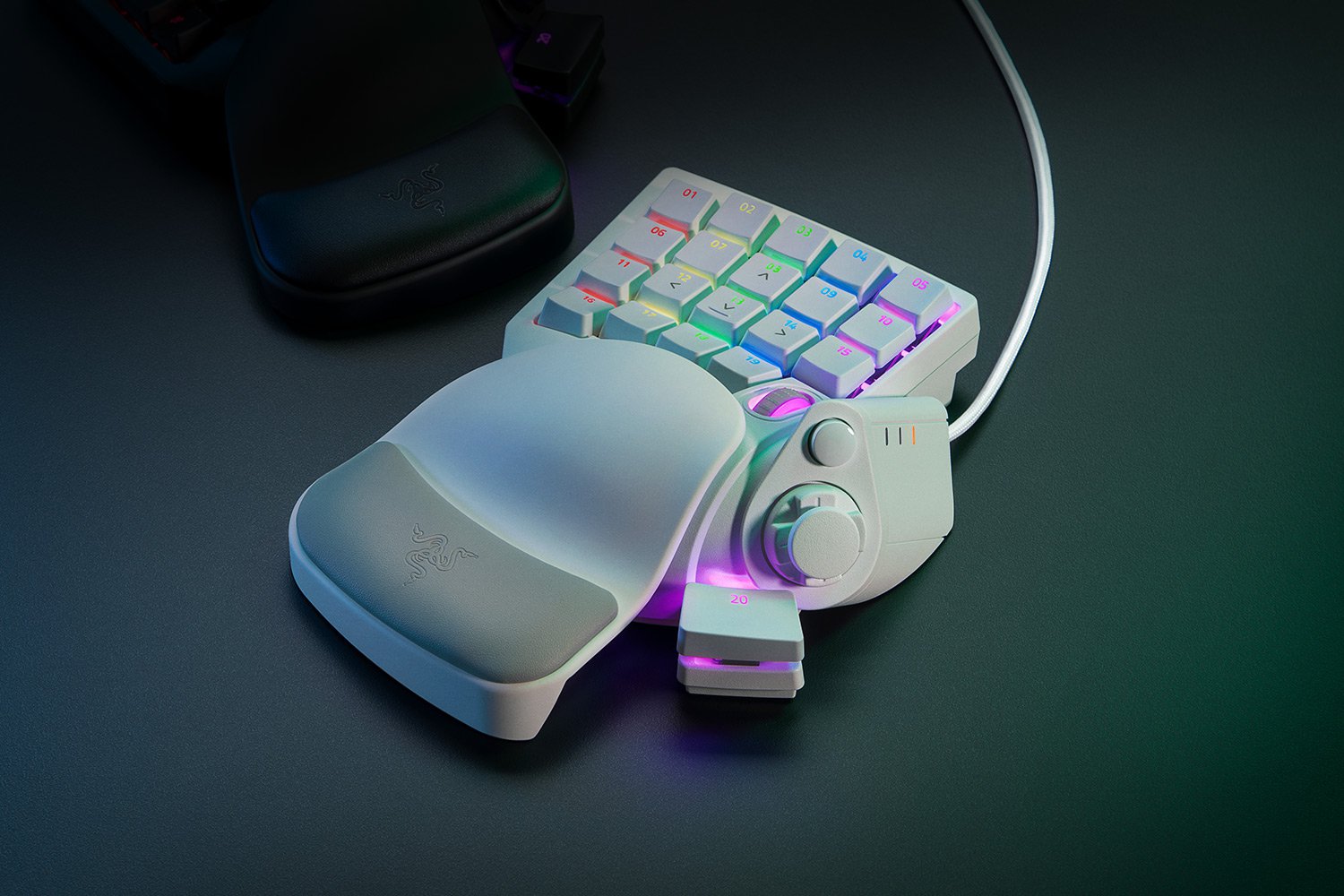 RAZER Tartarus Pro 機械式薄膜數字鍵盤