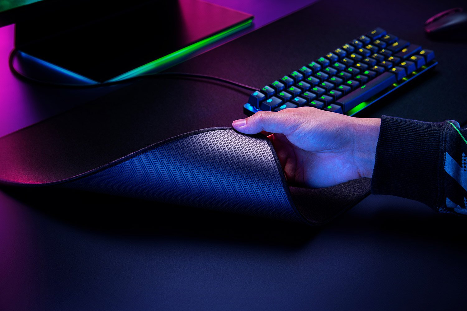 Razer Strider - XXL 混合式滑鼠墊