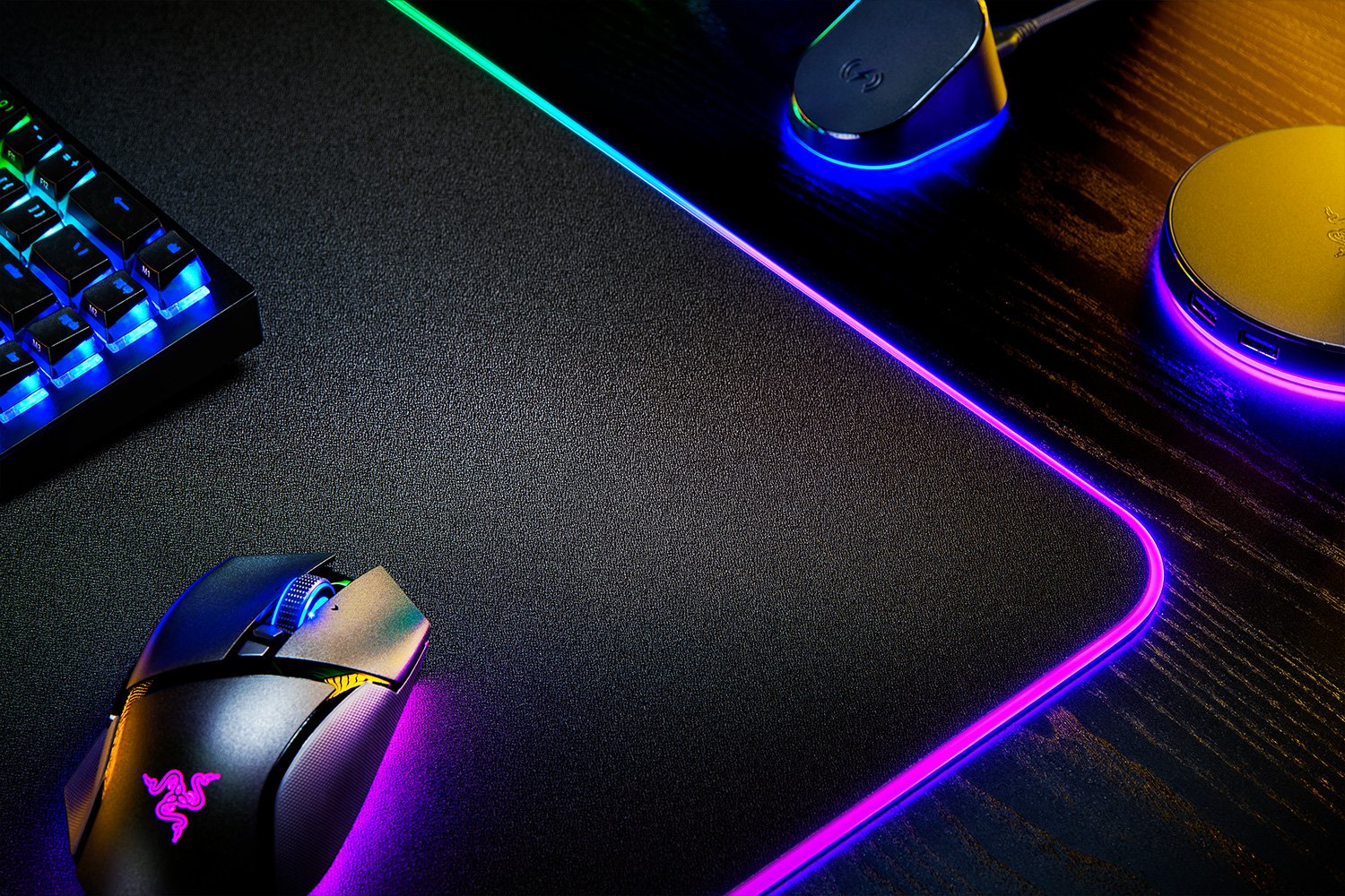 Razer Strider Chroma 混合式滑鼠墊