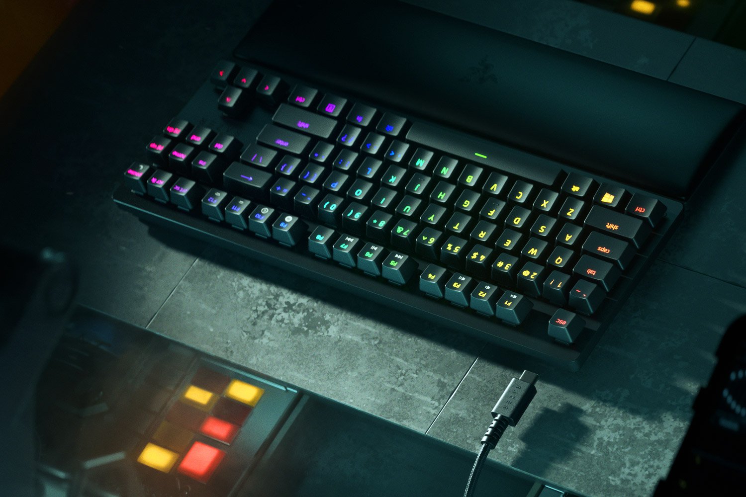 RAZER Huntsman V2 Tenkeyless - 線性光學按鍵軸 - US - 黑色 無數字鍵光學遊戲鍵盤（紅軸）